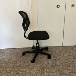 Ergonomic Black Mesh Swivel Office Chair with Wheels