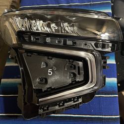 Chevy Suburban Or Tahoe Headlight Assembly 