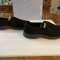 New Women’s Easy Spirit Tundra Slip On Sneakers - Size 12WW (Wide Width) - Black