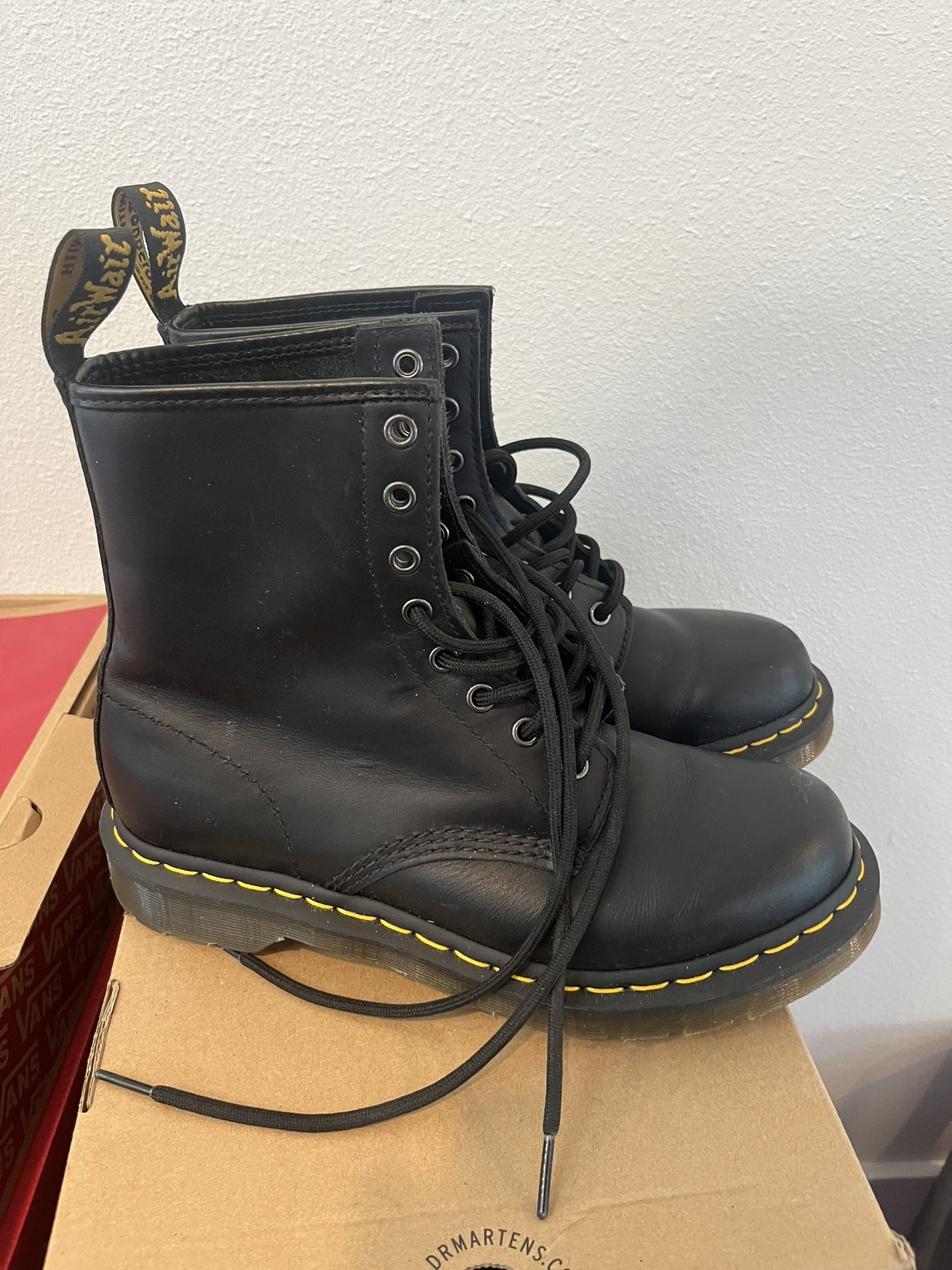 Women’s Dr. Martens Size 9