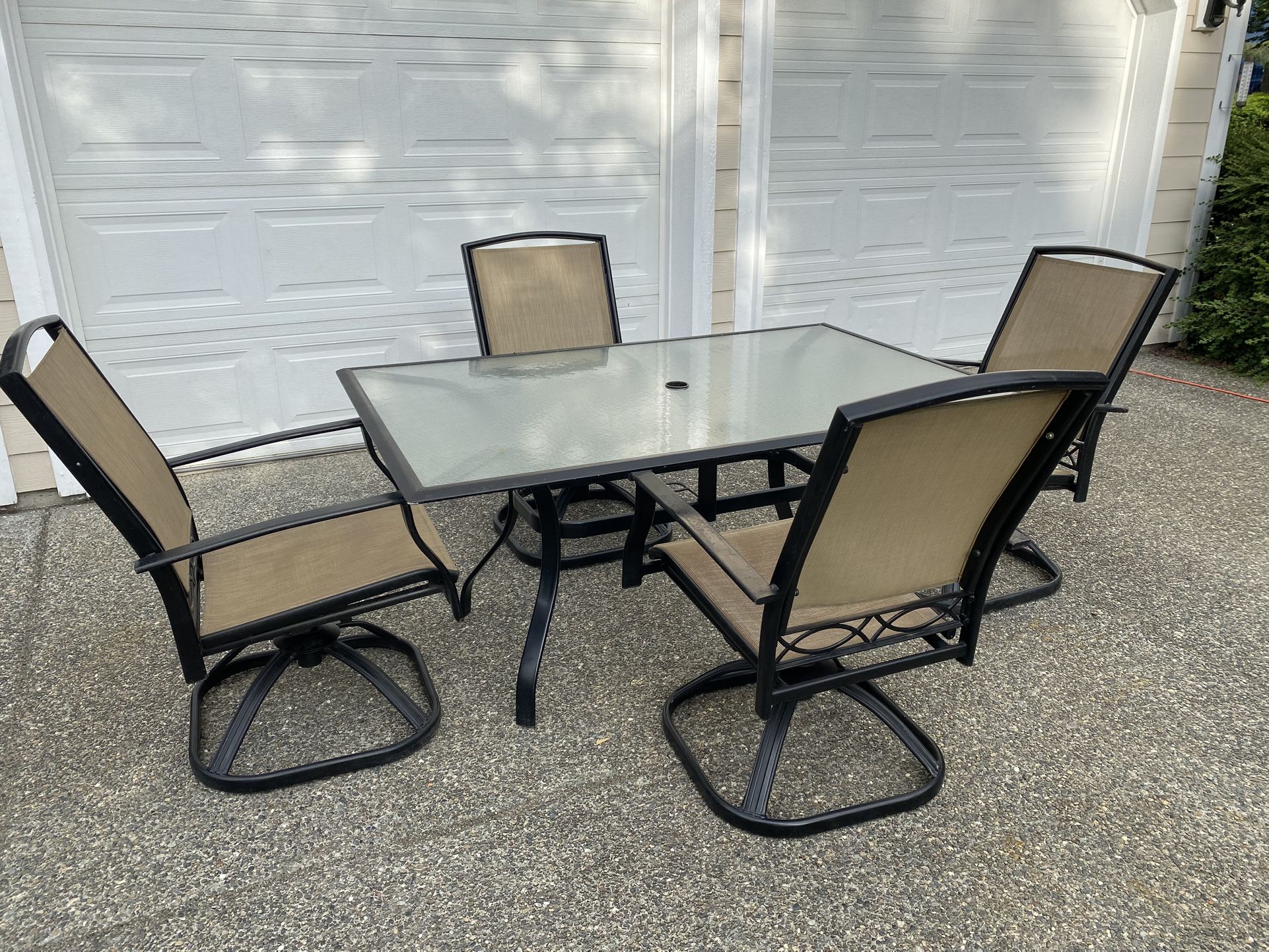 Outdoor Table And Chairs 