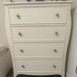  4-Drawer Chest in white