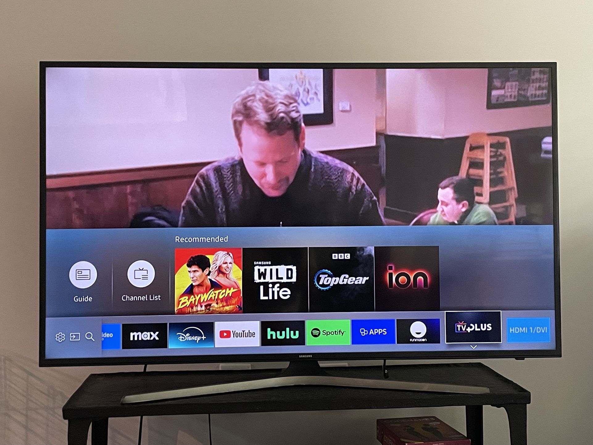 SAMSUNG 55" Class 4K (2160P) Ultra HD Smart LED TV (UN55KU6290F)