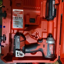 Milwaukee  M18 Brushless Impact Kit 