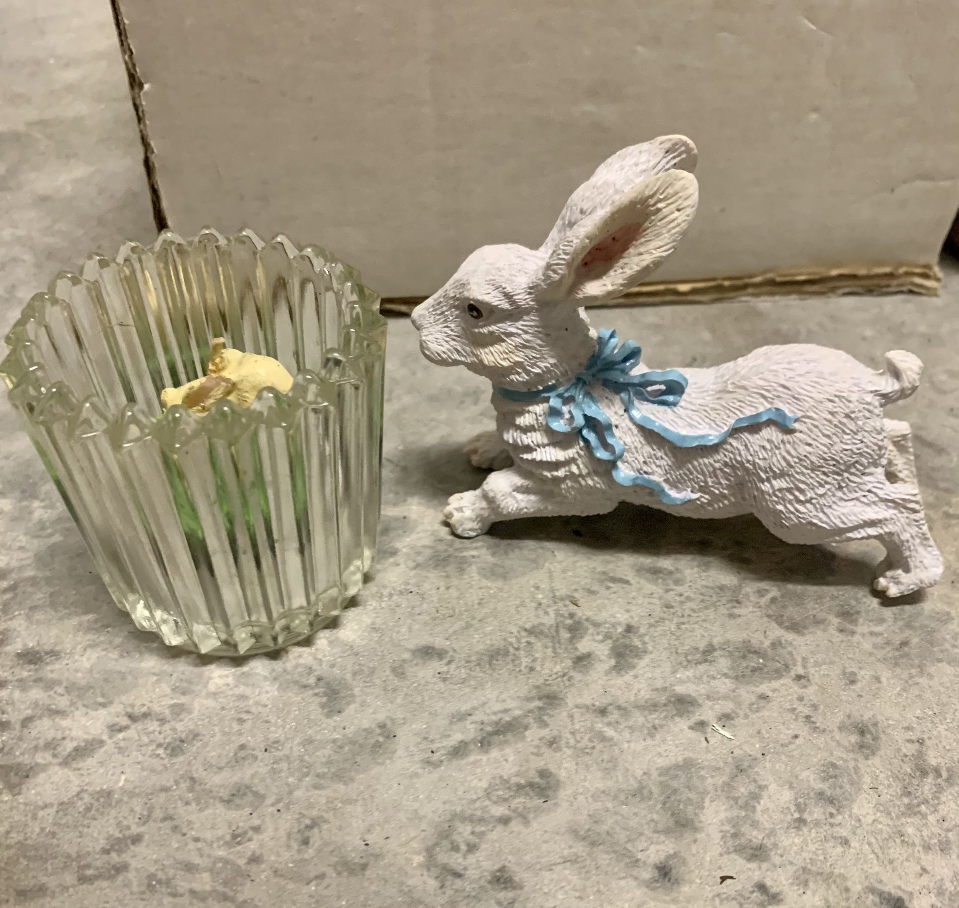 Easter bunny decoration and 5 Easter bunnies candles