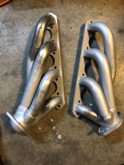 Mustang short exhaust modified to look CA legal.