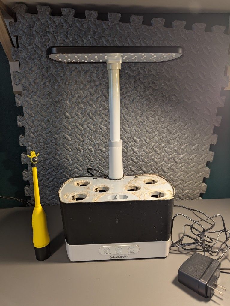 Aerogarden Harvest XL With Pollinator