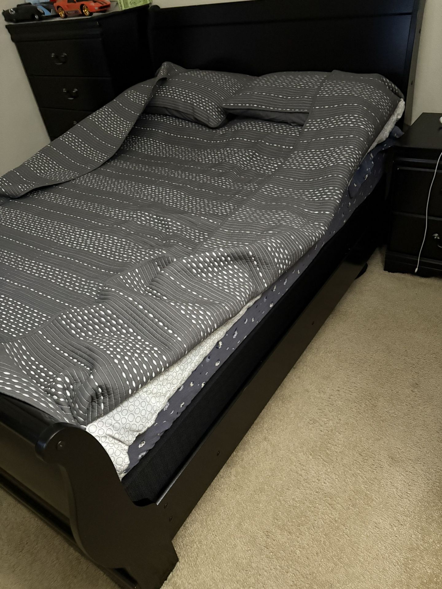 BLACK FULL BED FRAME