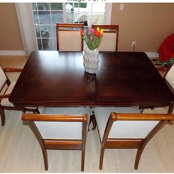 Dinning Table With 2 Leafs 