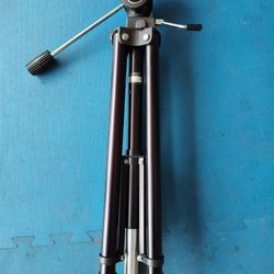 $80 firm, Quickset tripod, model 5-95534-9b, sturdy made, vintage, works. The mount head is very sturdy, can hold older heavy cameras. Expands well 