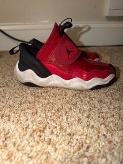 Nike Air Jordan 23 EASYON Varsity Red Toddler Size 12C. Are dirty/possible stains but haven’t treated. Have wear to soles see pics