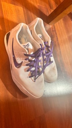 Nike Kobe Low-Top Basketball Sneakers