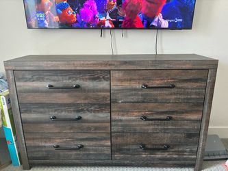Dresser and 2 Nightstands