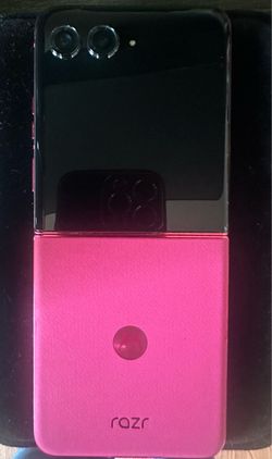 MINT CONDITION LIKE NEW HOT PINK MOTOROLA RAZOR + 2024 W ITS BOX