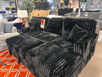 Perfect sleeper sofa! $799 🚨🖤✨ More colors!