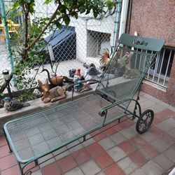 Heavy Duty Iron Reclining Chaise Lounge with Wheels