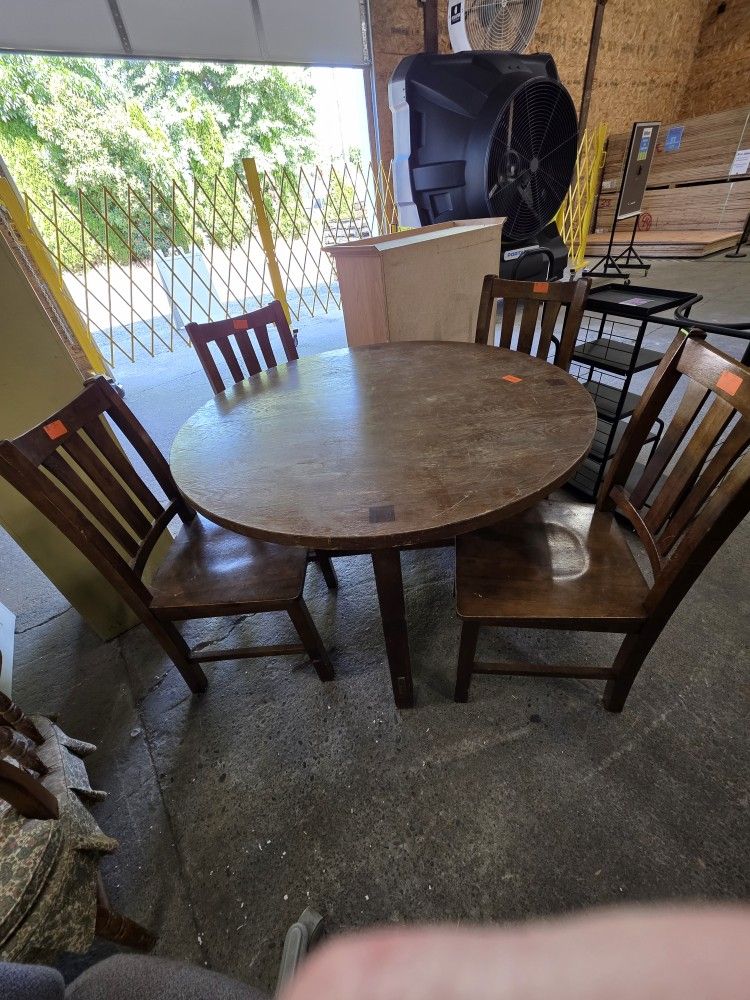 4-person Dining Table