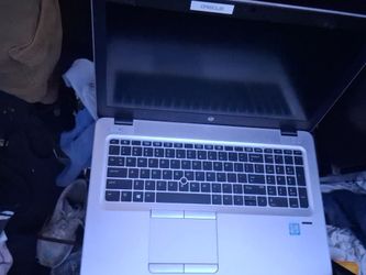Hp laptop don't know what happen but screen don't work an it beeps obo