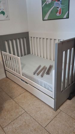 Convertible Baby Crib with Drawer