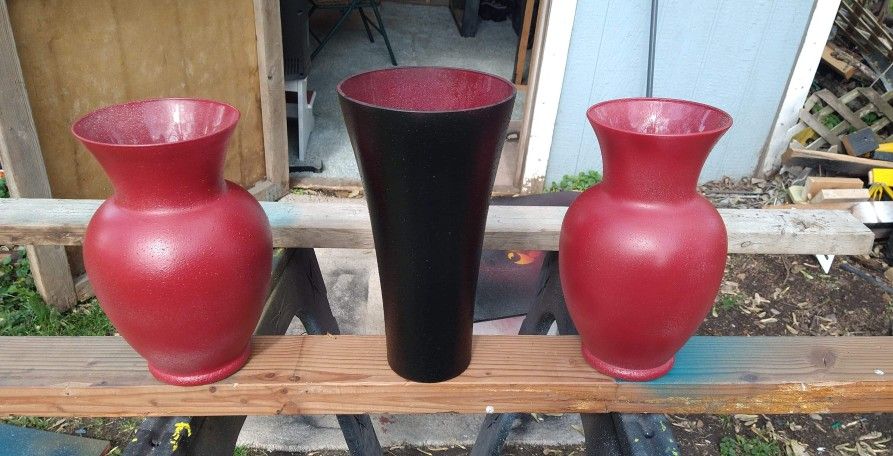 Wine And Black Vase Set