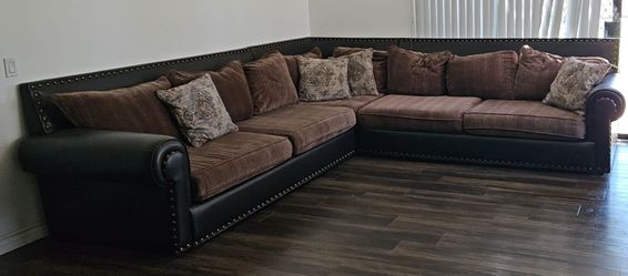 Leather Sectional 135'x40'x40'
