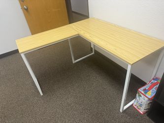 L Shaped Desk. Never Used