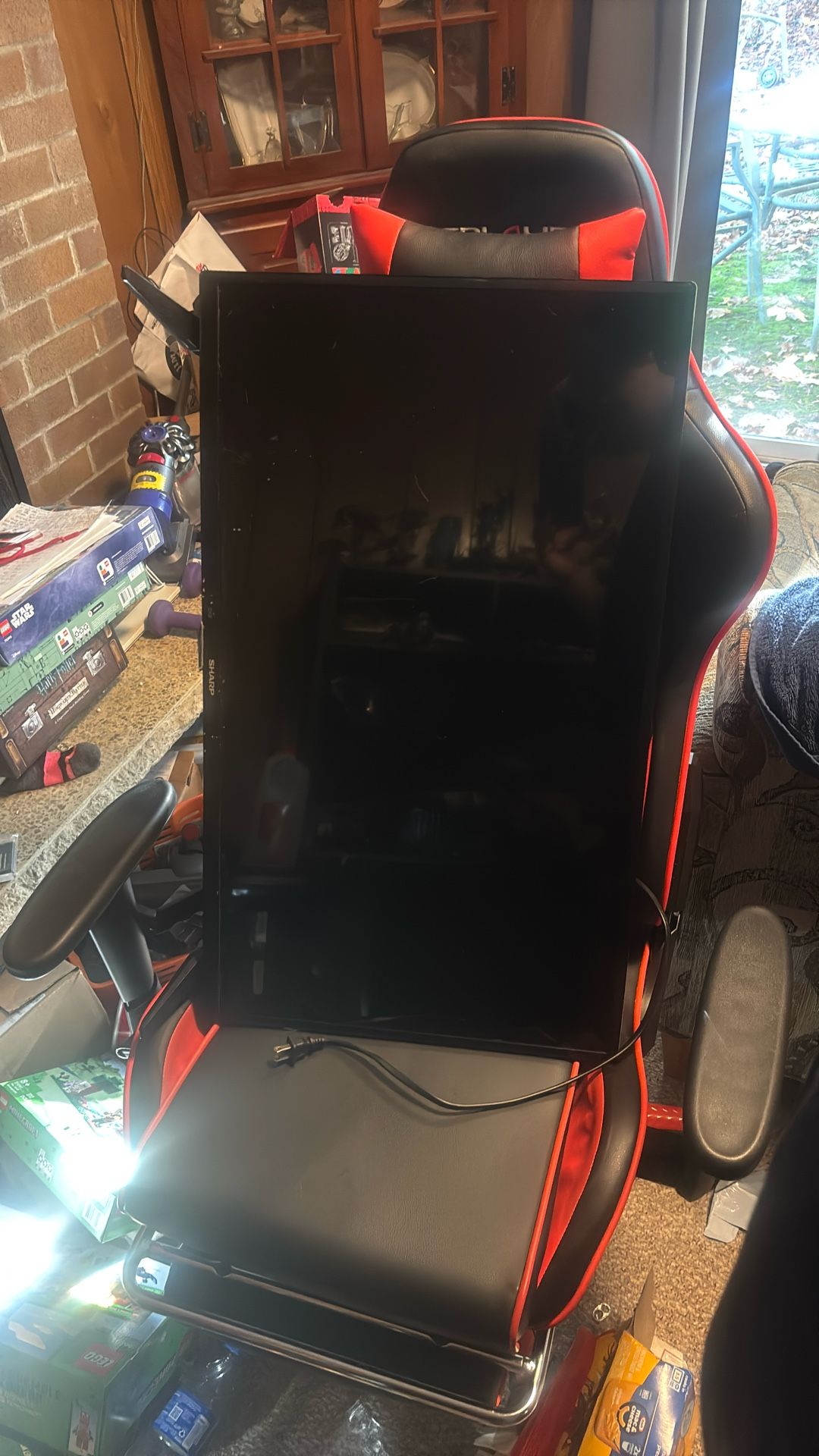 SHARP 28” TV (HDMI/Cable)