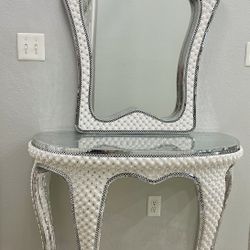 table with mirror 