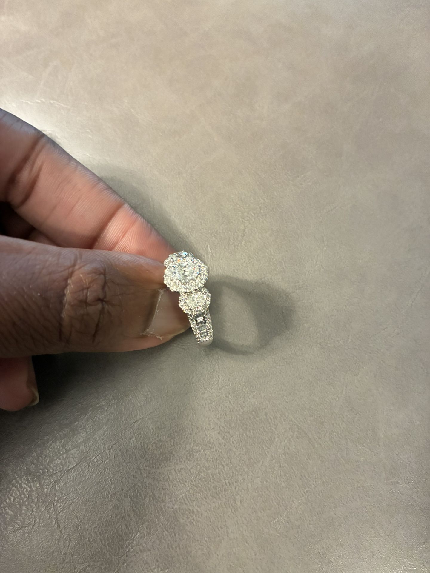 π Gorgeous Oval Halo Diamond Engagement Ring | Appraised at $6,500 β Asking $3,700 OBO