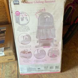 Deluxe Gliding Bassinet