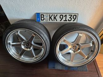 2  225 40 18  inch tires whit wheels