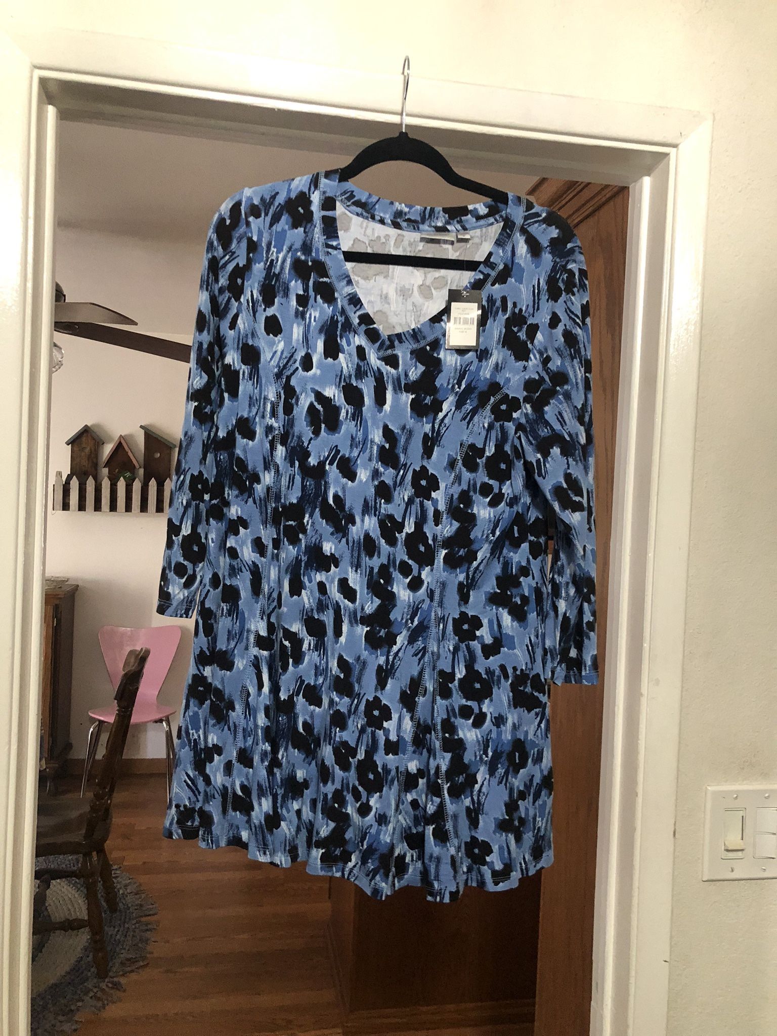 Brand new with tags Women’s Tunic length Size 18 Top 3/4 Sleeve Length . Made of 95% Viscose and 5% Elastae. Brand new perfect condition. With tag