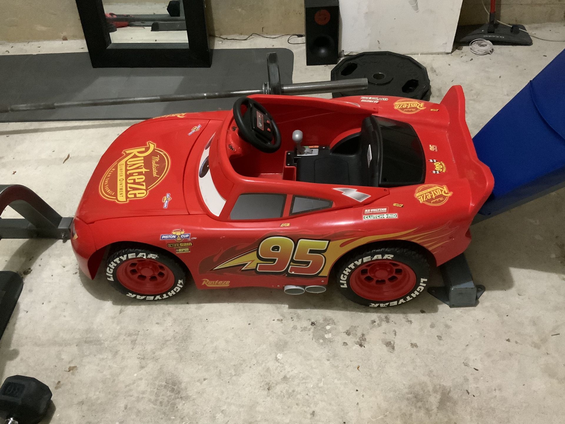 Limited Edition Disney / Pixar Cars 3 Lightning McQueen Ride-On by Power Wheels with charger