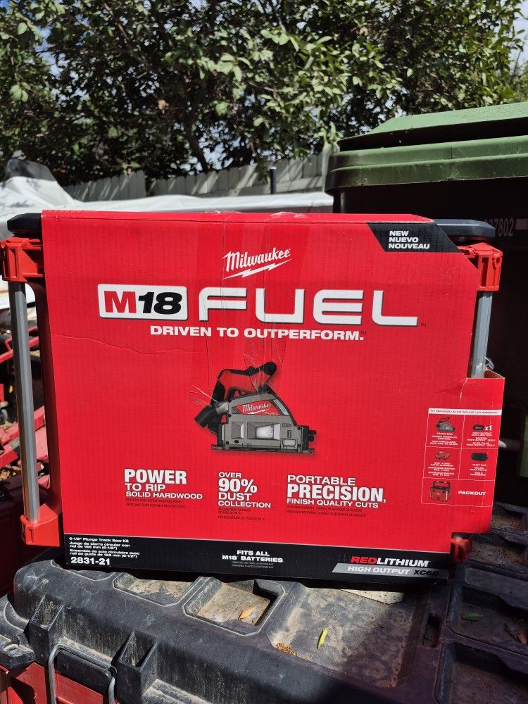Milwaukee M18 FUEL 6-1/2 in. Plunge Track Saw