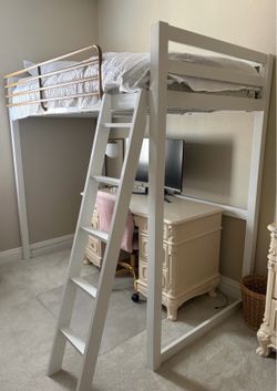 Bunk Bed LIKE NEW!! (ONLY FRAME AND MATTRESS INCLUDED)