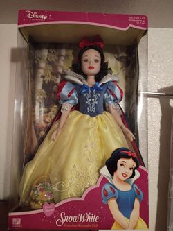 Disney Snow White Porcelain Doll🌼