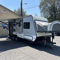 Jayco 22ft Travel Trailer (2028)