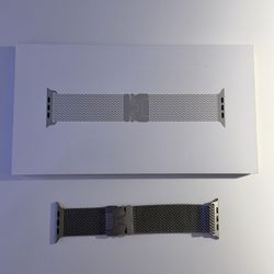 Apple Watch Ultra Natural Titanium Milanese Loop