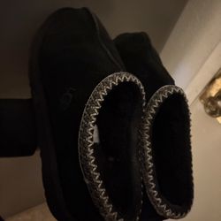 Women’s size 8 uggs