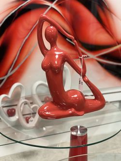 Lady yoga red home sculpture red