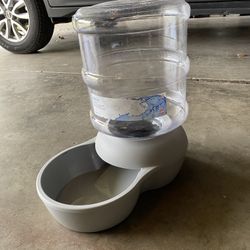 Gravity Dog Watering Bowl