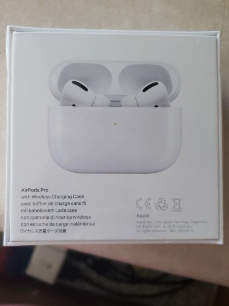 Apple Airpods Pro W/ Wireless Charging Case