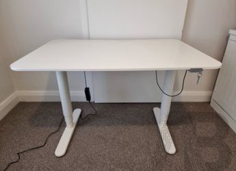 IKEA BEKANT white desk electric sit stand in excellent condition 63.5x31.5 excellent condition