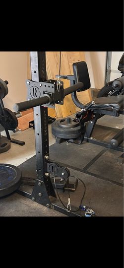 Revolt lat pulldown pulley system (Upright Rack post not included)