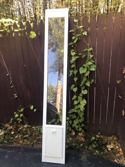 small pet door that fits patio door new condition