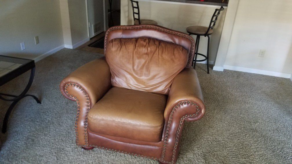Good furniture for free Come pick it up!!!