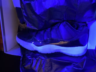 Jordan 11 Retro Low 72-10 Size 8.5
