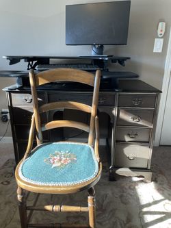 Desk - Vintage . Ideal For Elementary Schoolers