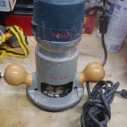 Bosch Model 1617EVS Router corded used . tested. in a good working order.