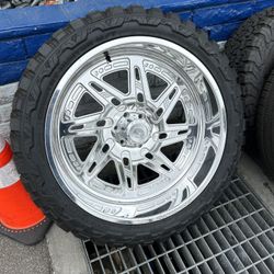 26x12.   6x139.  FORGIATO WHEELS AND TIRES 
